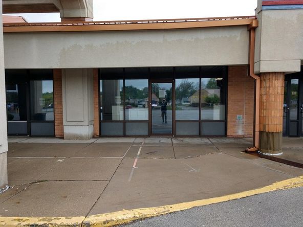 STERLING BAZAAR: 3311 N Sterling Ave, Peoria, IL 61604